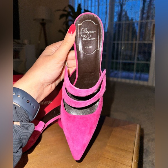 Roger Vivier suede fuchsia pumps - Picture 5 of 6